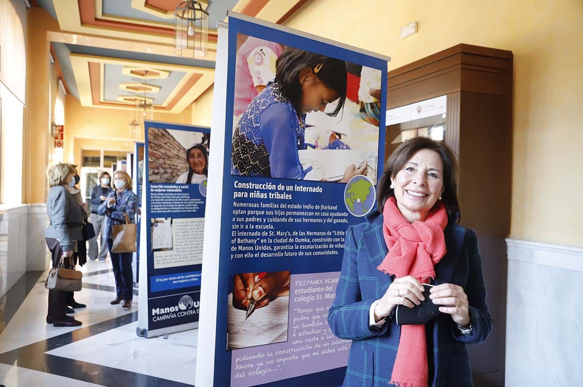 Exposición de Manos Unidas sobre el avance social de las mujeres en el Rectorado