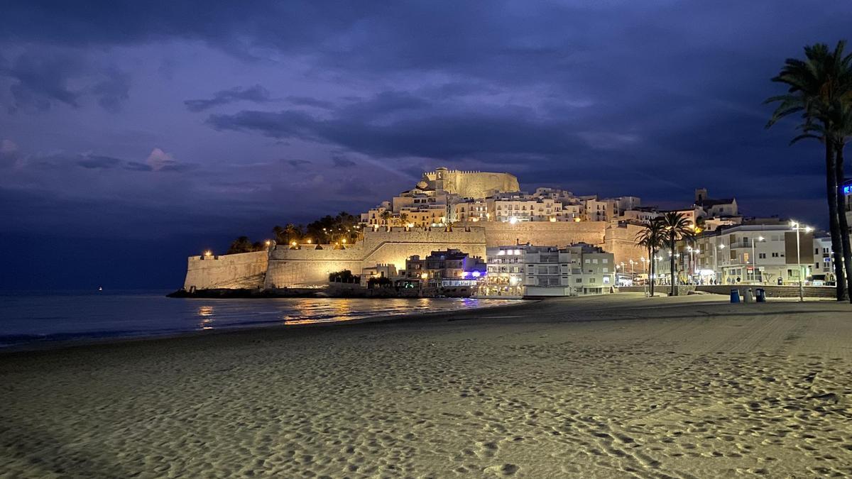 El castillo fortificado enmarca y alberga un sinfín de atractivos en esta población de referencia turística.
