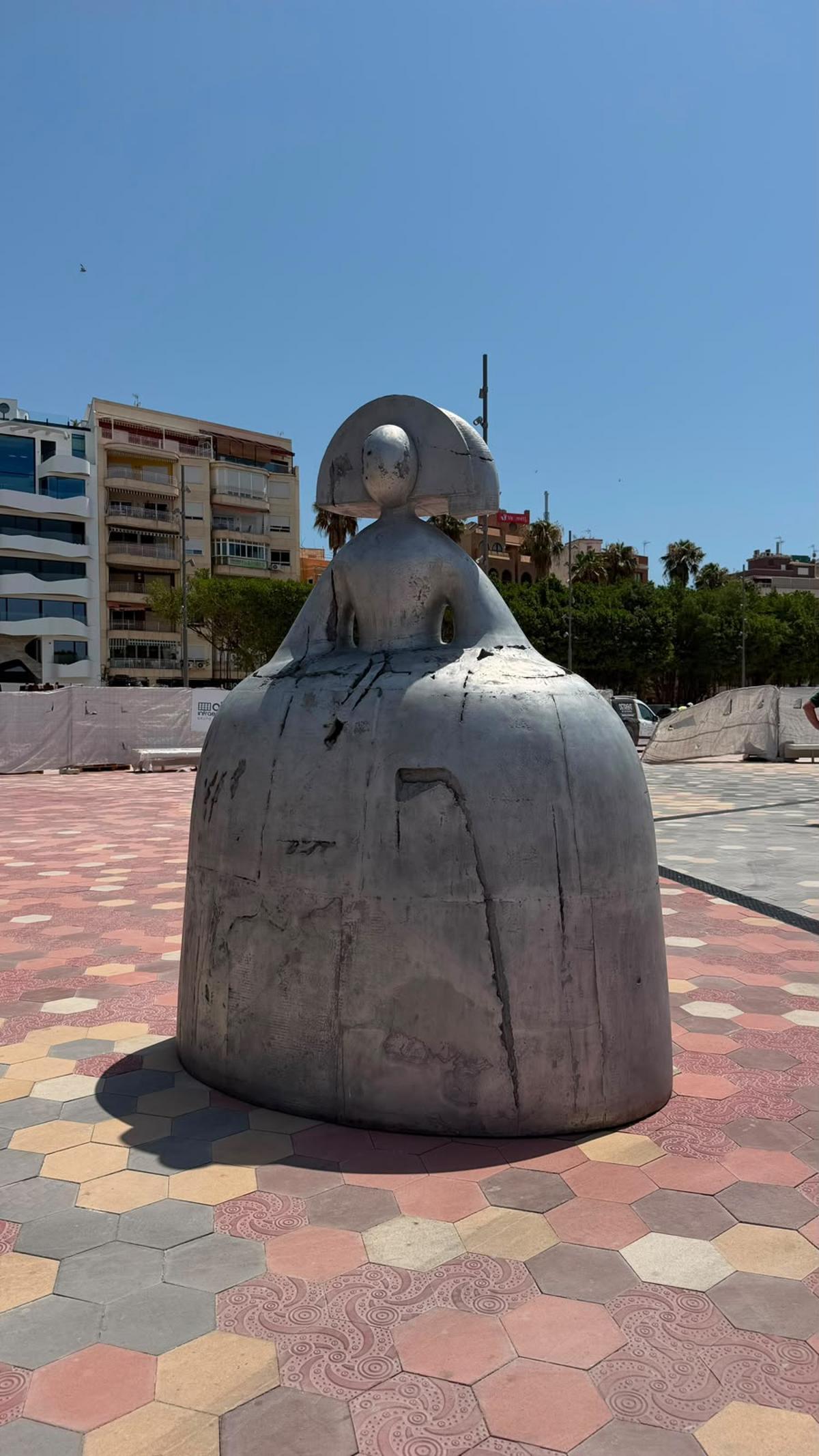 Reina Mariana, Clio Silver y Ariela formarán una ruta artística abierta junto al puerto de Torrevieja.