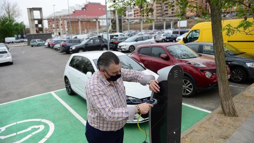 Los propietarios de vehículos eléctricos ya pueden recargarlos en Plasencia