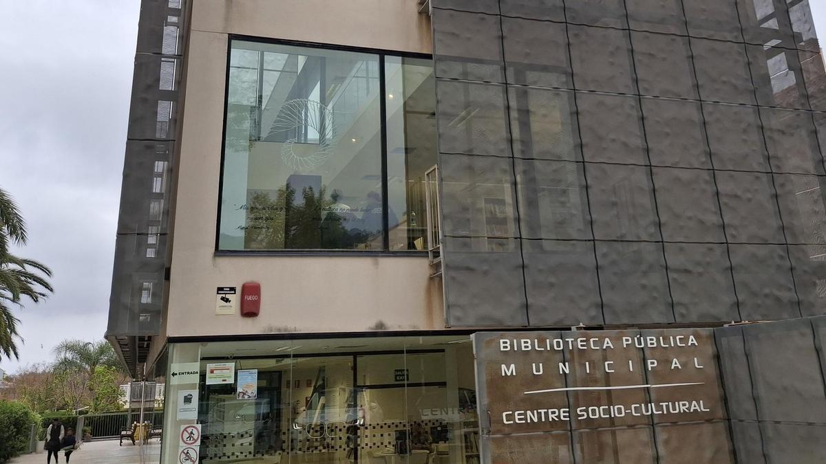 La biblioteca y esa segunda piel que la protege de la fuerte incidencia del sol
