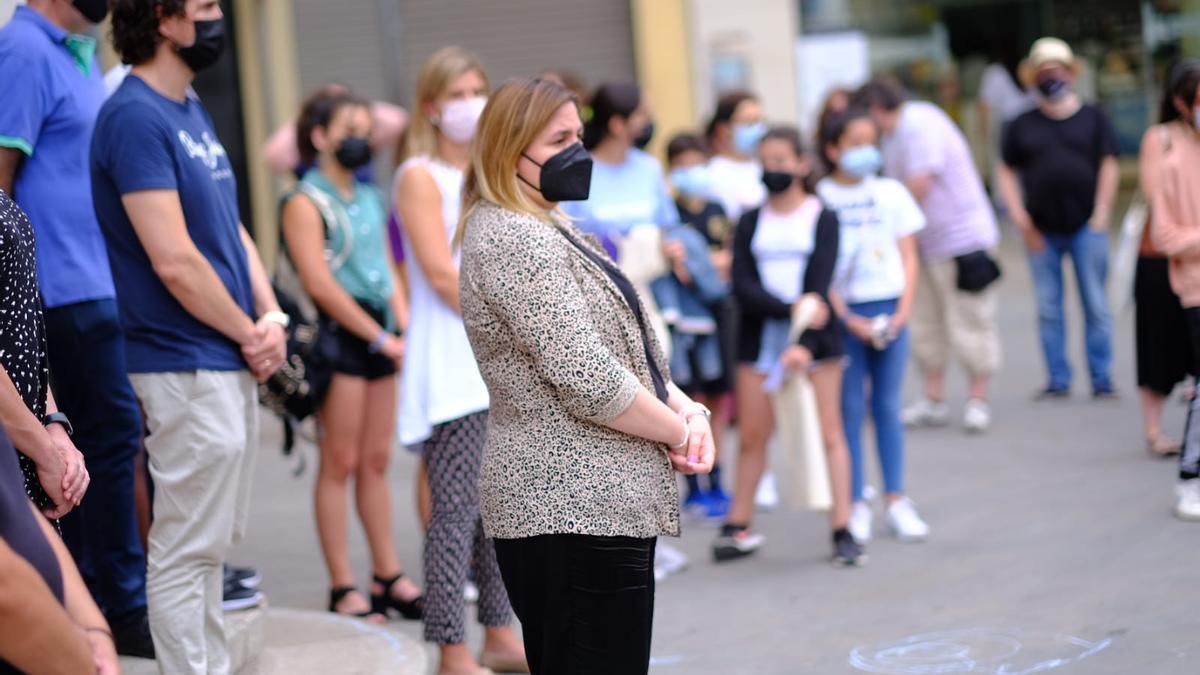 Minut de silenci a la plaça de l&#039;Ajuntament de Figueres contra la violència masclista