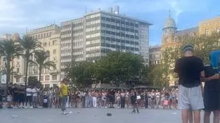 'Farmear aura' en la plaza del Ayuntamiento: el fenómeno viral toma el centro de València