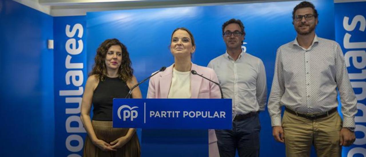 Prohens compareció ayer junto a Sandra Fernández, Antoni Costa y Sebastià Sagreras. guillem Bosch | VOX