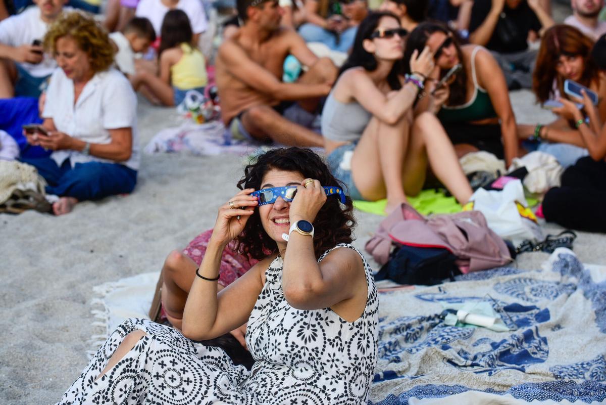 Más de 225.000 personas vivieron el eclipse solar total en las calles de la ciudad Más de 225.000 personas vivieron el eclipse solar total en las calles de la ciudad