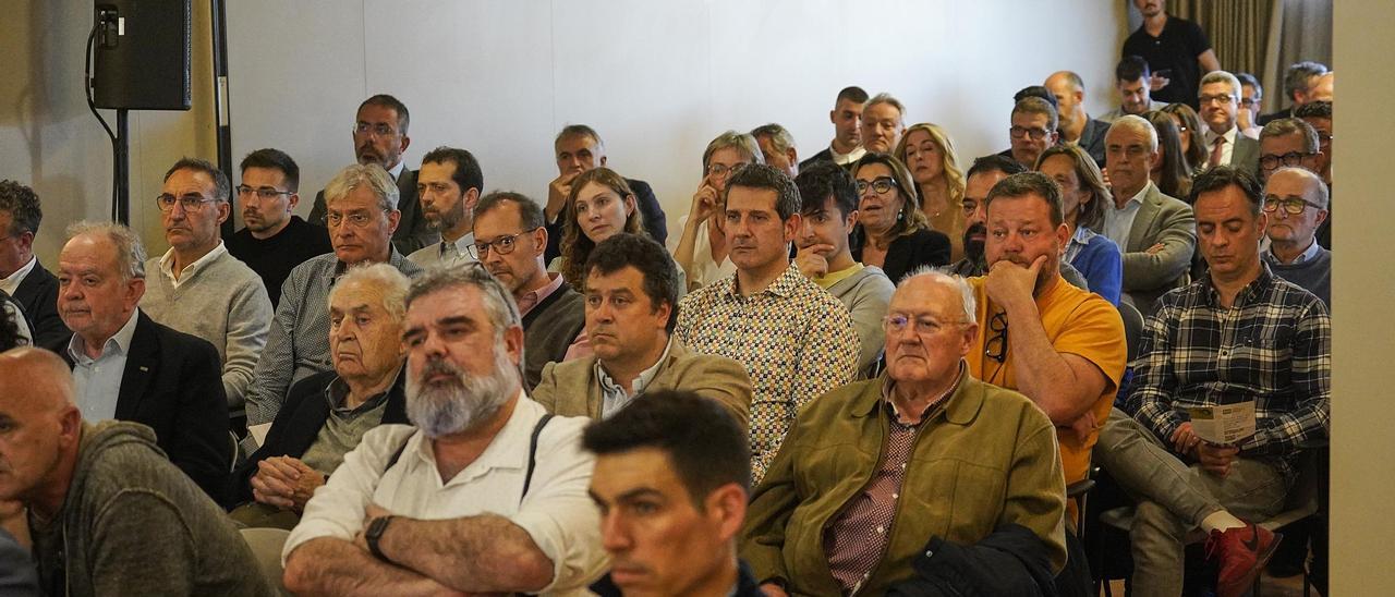 Pla general del públic assistent a la jornada celebrada a l’auditori de La Farinera Teixidor.