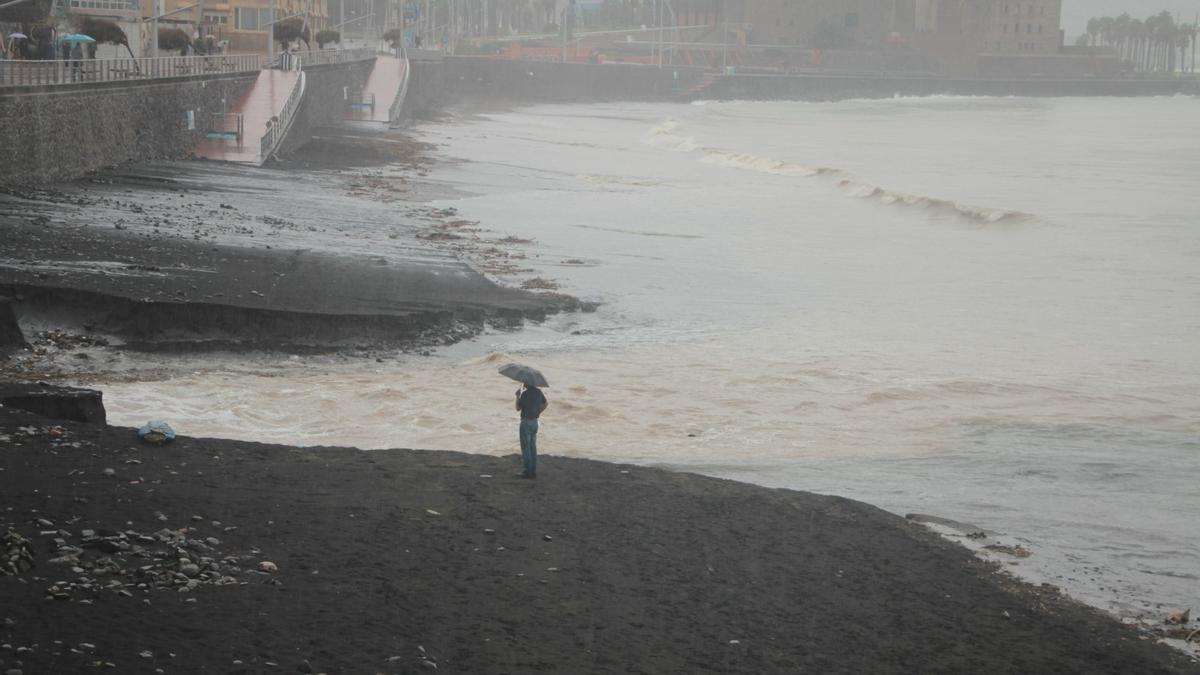 Tormenta tropical Canarias: Más de 3.000 clientes de Endesa siguen sin luz  en Tenerife y Gran Canaria por la tormenta