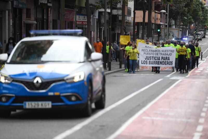 Manifestación de los barrenderos despedidos por el ayuntamiento de LPGC