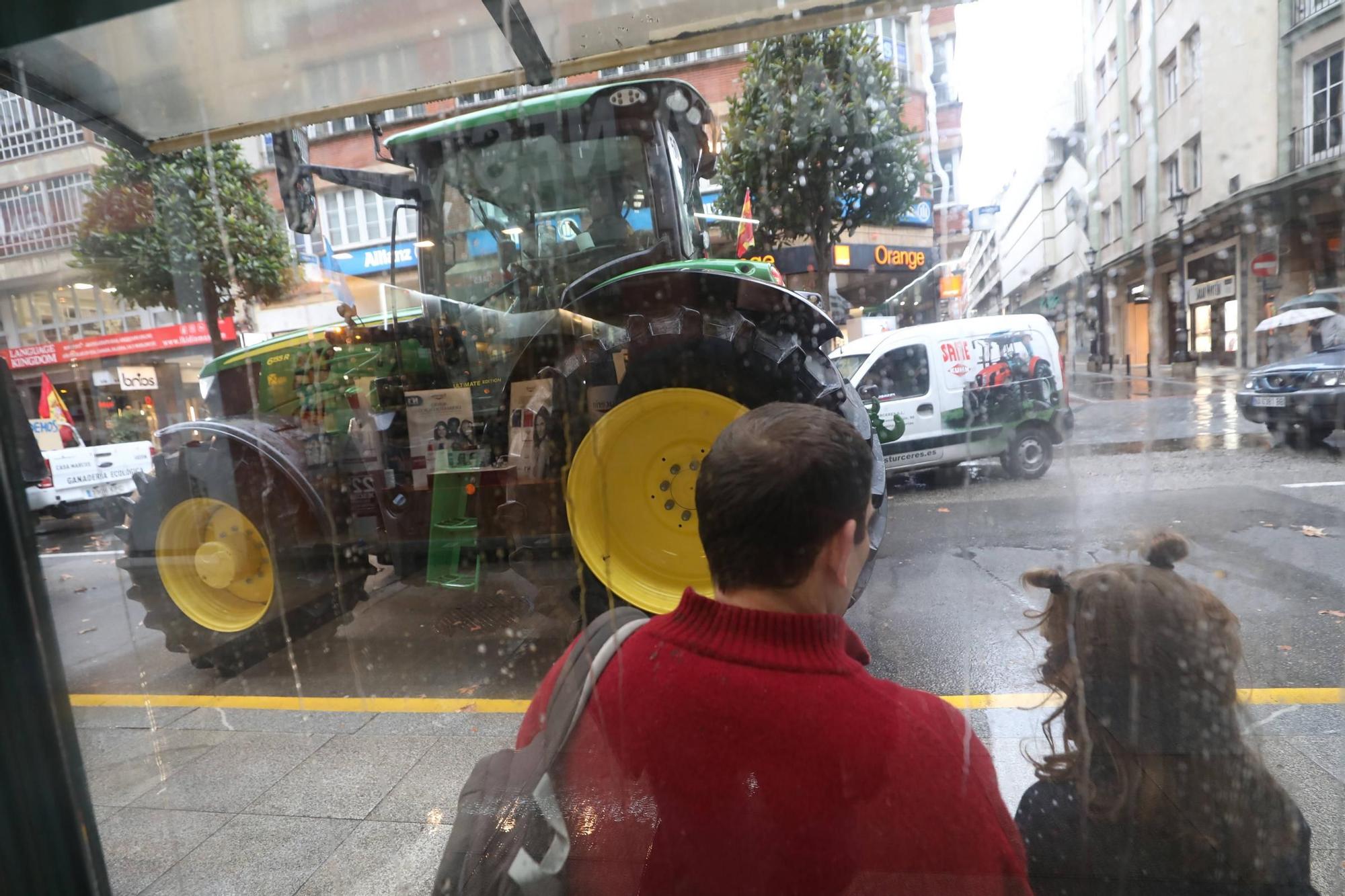 Protestas de los ganaderos y agricultores en Oviedo