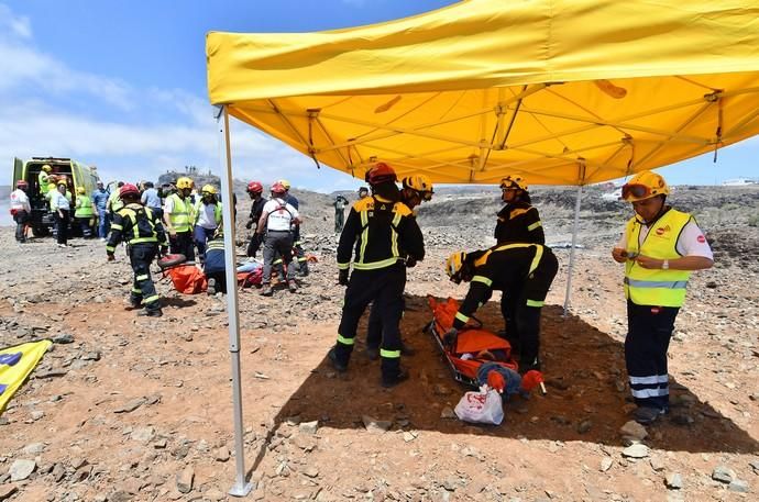 10/04/2019 SAN BARTOLOME DETIRAJANA. Simulacro accidente aéreo del Ejercito del Aire.  Fotógrafa: YAIZA SOCORRO.  | 10/04/2019 | Fotógrafo: Yaiza Socorro