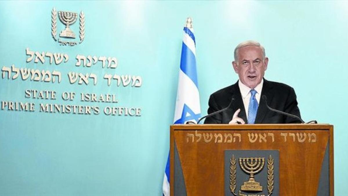 Binyamin Netanyahu, primer ministro de Israel, ayer durante su comparecencia para anunciar su rechazo al acuerdo con Irán.