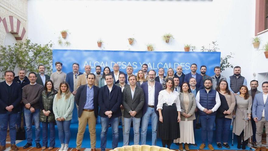 El PP andaluz une a todos sus alcaldes en contra del Gobierno