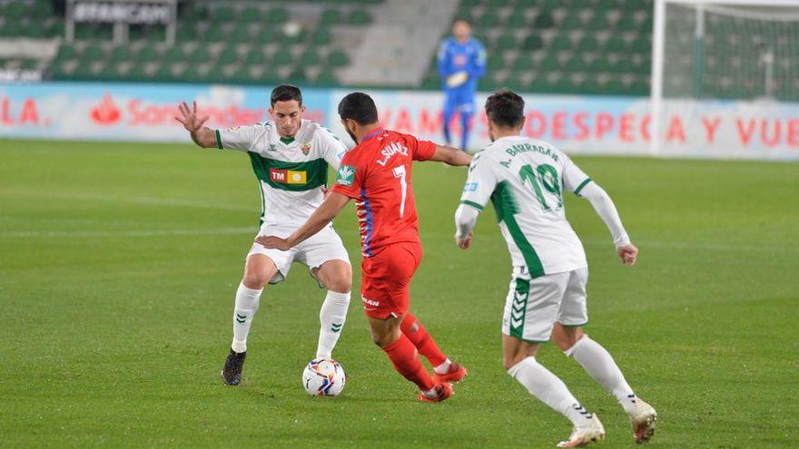 El Elche pierde ante el Granada con un gol de Luis Suárez