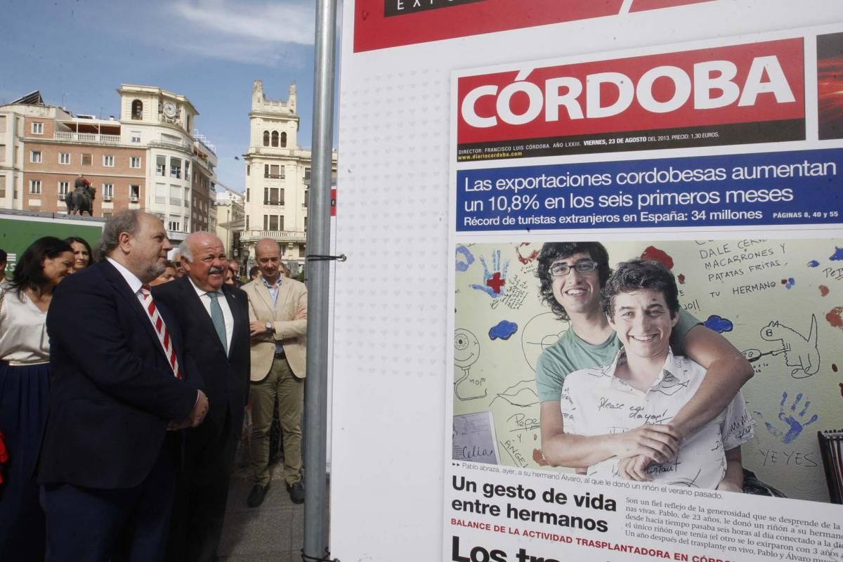 Las Tendillas se llena de 40 años de portadas de Diario CÓRDOBA sobre trasplantes