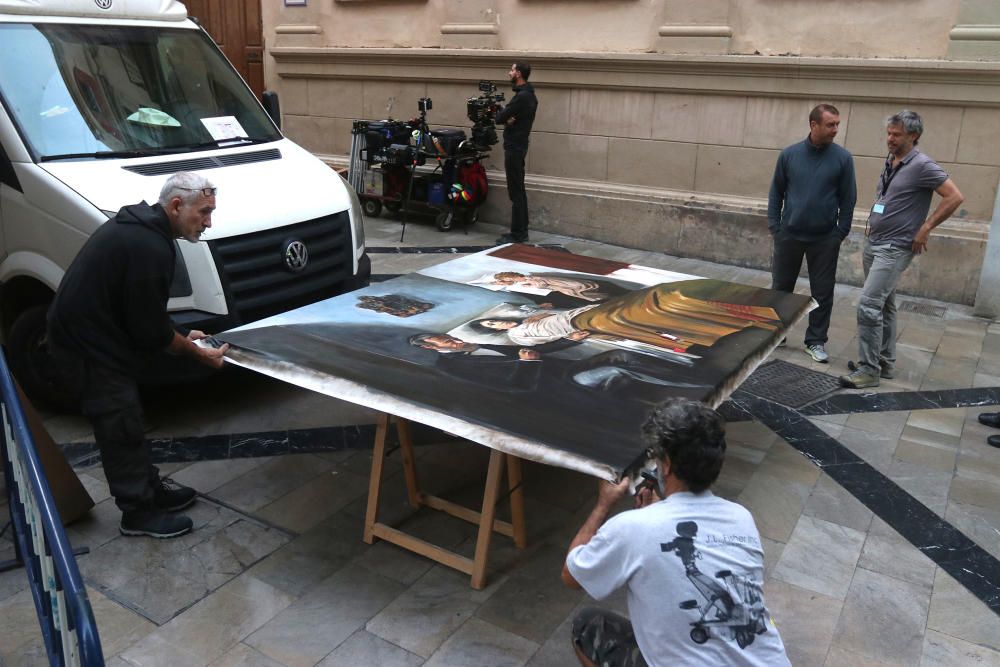 El equipo de la serie en la que Banderas encarna al pintor zanja este jueves sus sesiones malagueñas en la céntrica plaza de San Agustín