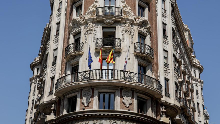 Parra admitió 80 millones no dotados antes de la junta del BdV