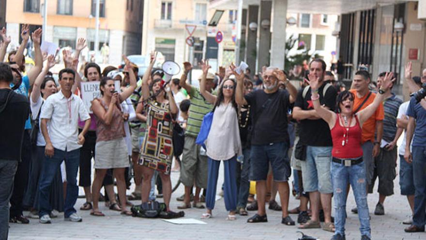 Imatge d&#039;una manifestació contra la modificació de les condicions per cobrar la Pirmi.