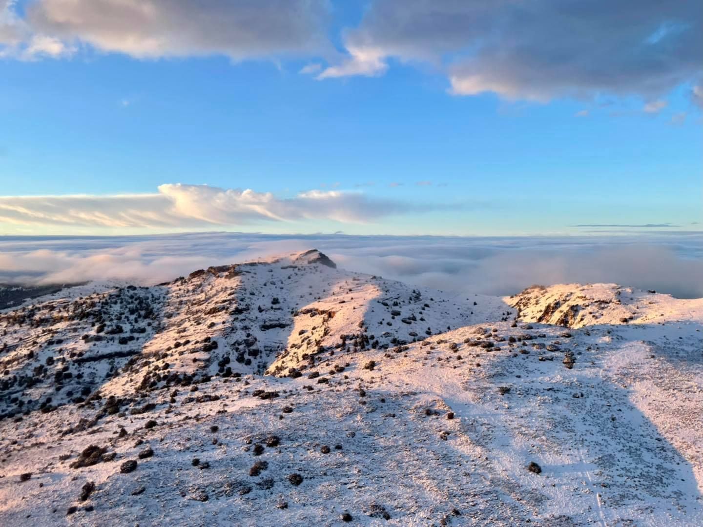 Las sierras de Mariola, Serrella y Aitana vuelven a vestirse de blanco para despedir al invierno