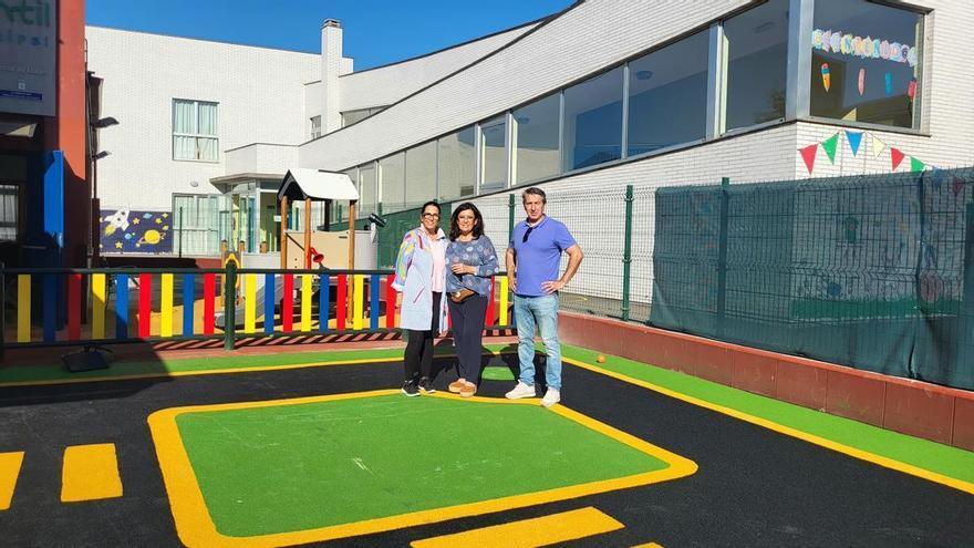 Llanes concluye las obras de renovación del patio de la Escuelina de la capital del concejo