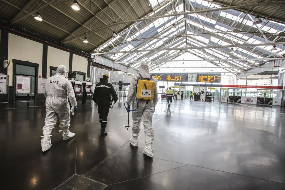 Trabajos de la UME en la Estacion de Renfe, Luceros y Hospital General de Alicante