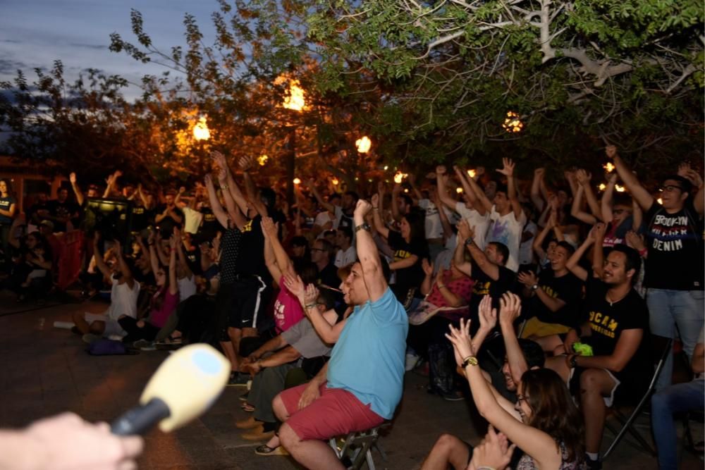 Los aficionados del UCAM lo celebran desde la universidad