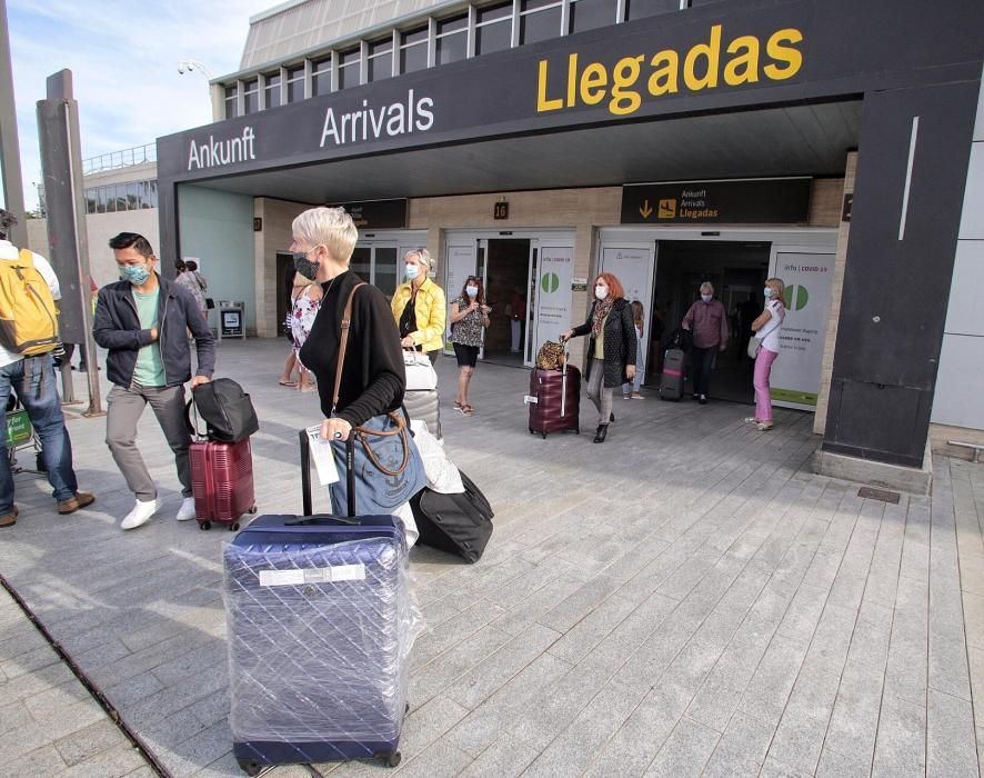 Llegada de turistas procedentes de Alemania a Tenerife Sur.