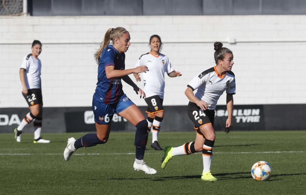 Las imágenes del derbi Valencia - Levante femenino