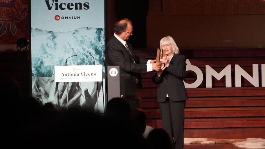 La mallorquina Antònia Vicens recibe el Premi d’Honor de les Lletres Catalanes