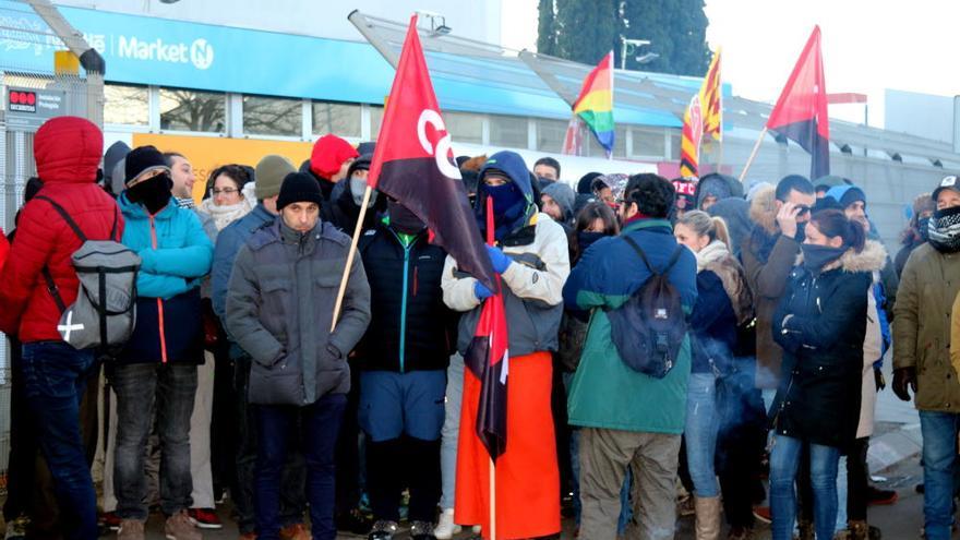 Jornada de vaga a la fàbrica de Nestlé a Girona