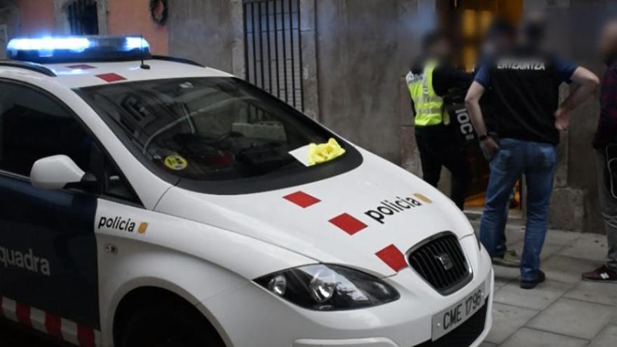 Operatiu policial al carrer de Pepe Rubianes de Barcelona.