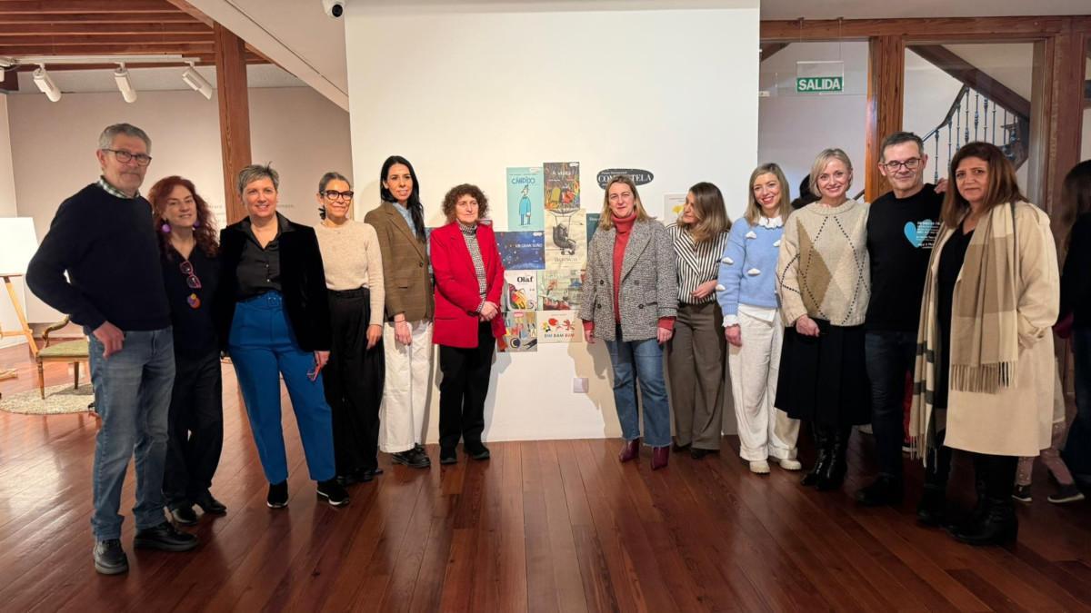 Foto de familia al inaugurar la muestra en Afundación.