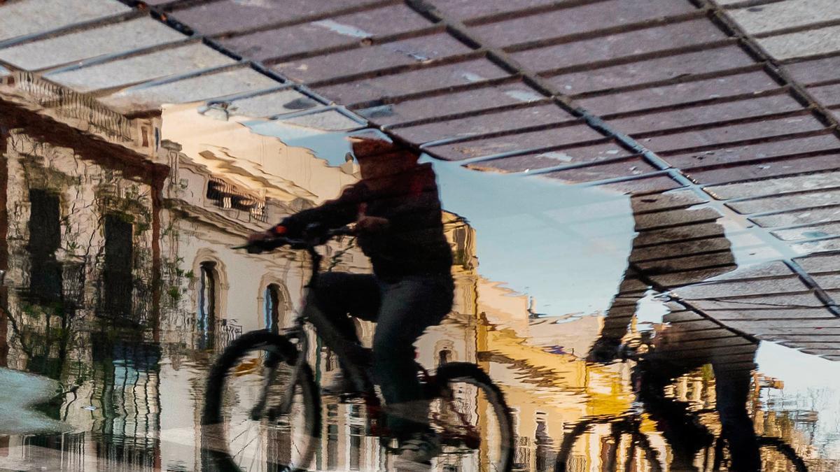 Ciclistas por Sevilla. / El Correo