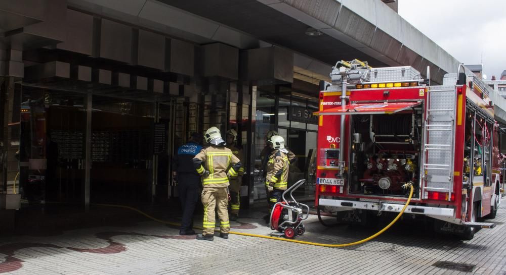 Una mujer fallece al incendiarse su piso en el edificio de Salesas, en Oviedo