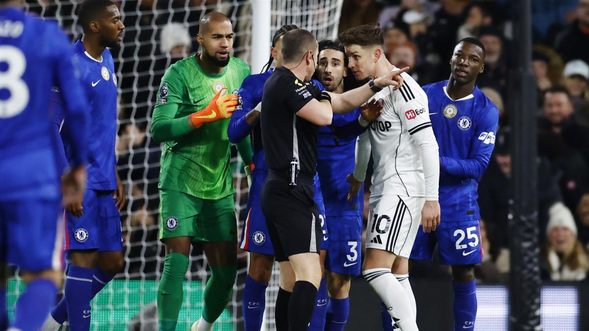 Cucurella expulsado ante el Fulham