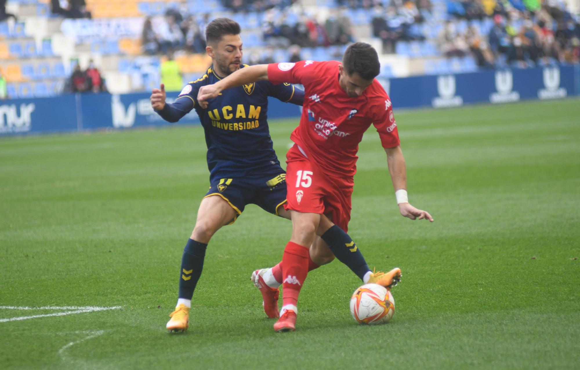 El Alcoyano ahonda la crisis del UCAM Murcia