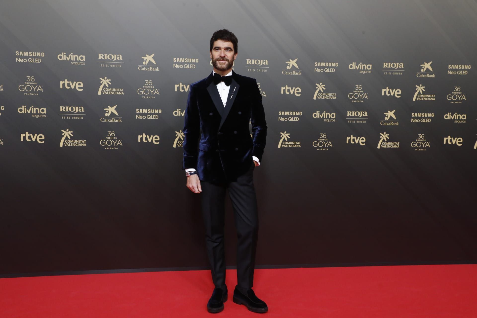 Alfonso Bassave, en la alfombra roja de los Goya 2022.