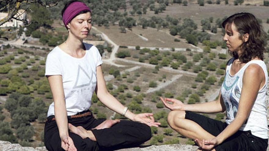 Wandern und Yoga: Das Ich am Berg fokussieren