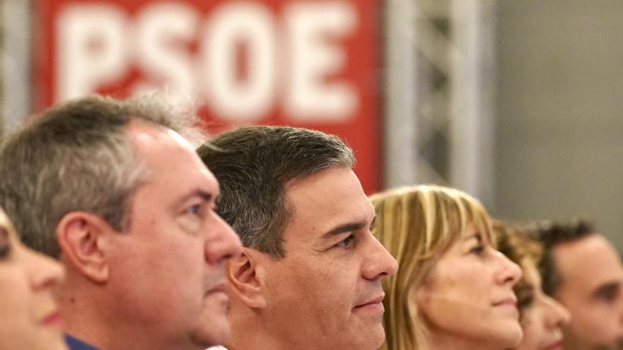 Archivo - El presidente del Gobierno de España y secretario general del PSOE, Pedro Sánchez, durante un acto público de partido junto al secretario general del PSOE-A, Juan Espadas, a 2 de septiembre de 2023 en Málaga (Andalucía, España). (Foto de archivo