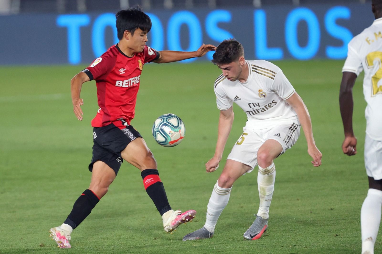 Takefusa Kubo jugando ante el Real Madrid con la camiseta del Mallorca