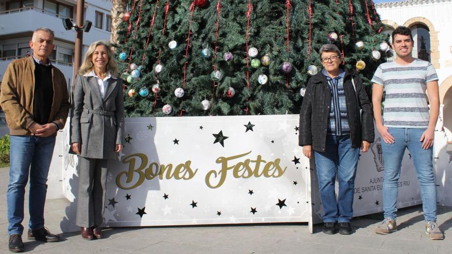 Representantes de los partidos, ayer, en la plaza del Ayuntamiento de Santa Eulària. | ASE