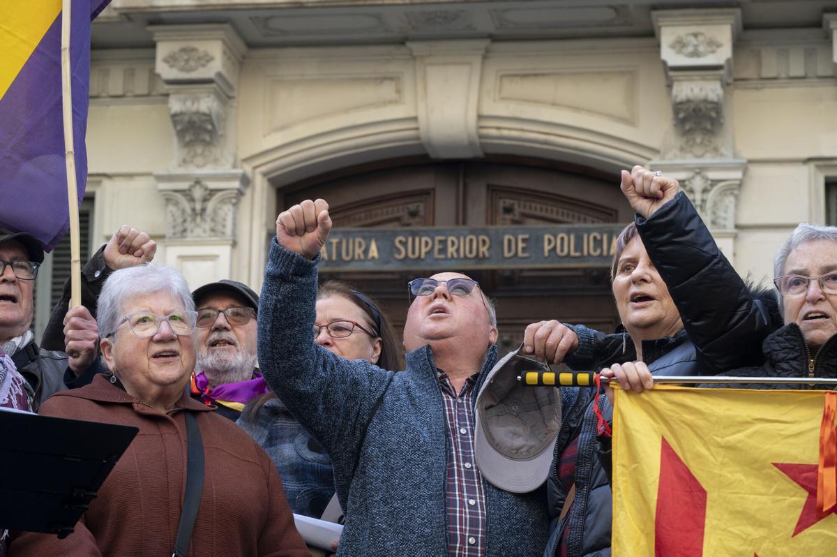 Manifestación en Barcelona para exigir que la comisaría de Via Laietana se convierta en un centro de memoria histórica