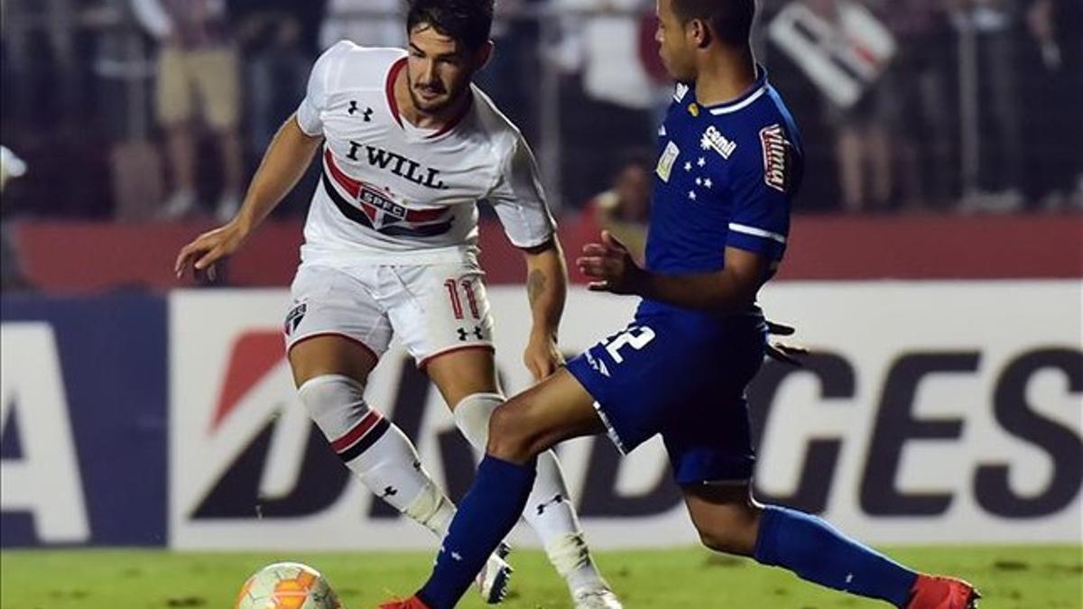 Alexandre Pato en un partido con Corinthians