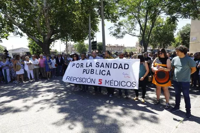 En imágenes | Casetas se rebela ante la falta de médicos en el centro de salud