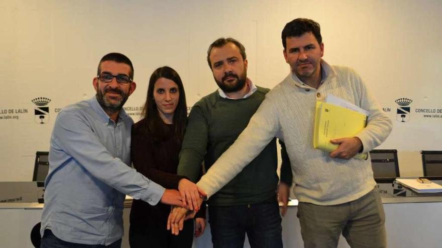 Francisco Vilariño, Lara Peña, Rafael Cuiña y Nicolás Casares, tras la firma del cuatripartito.