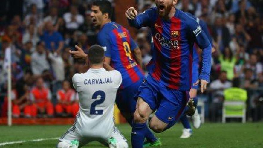 Messi capgira el guió i aviva la lliga