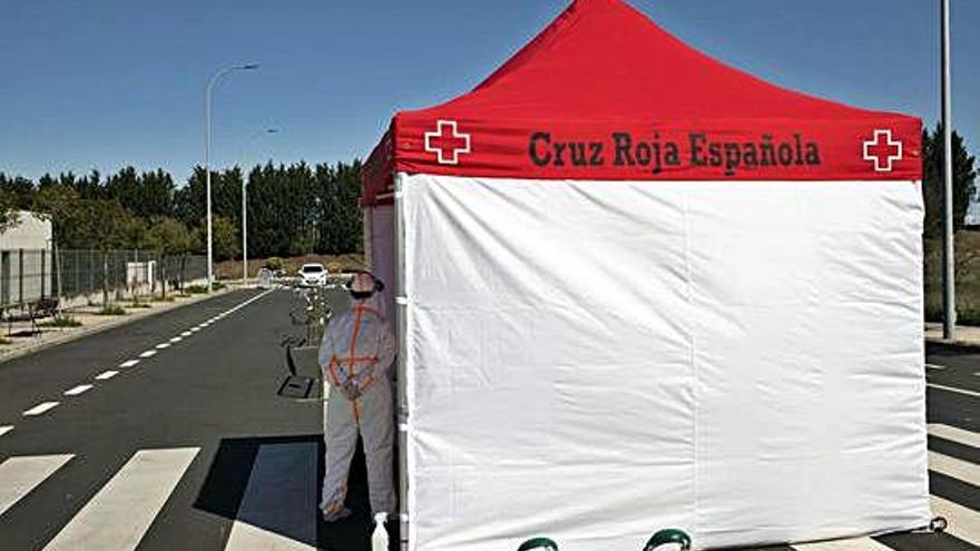 Instalan una carpa para hacer test rápidos de coronavirus junto al centro de salud de Capuchinos (Salamanca).