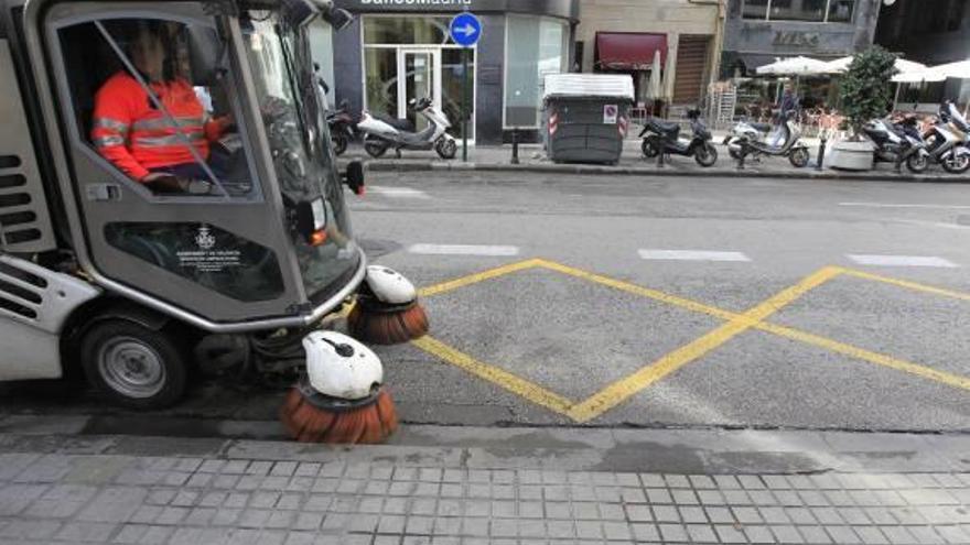 Limpiar con más frecuencia la calzada para reducir la contaminación del aire