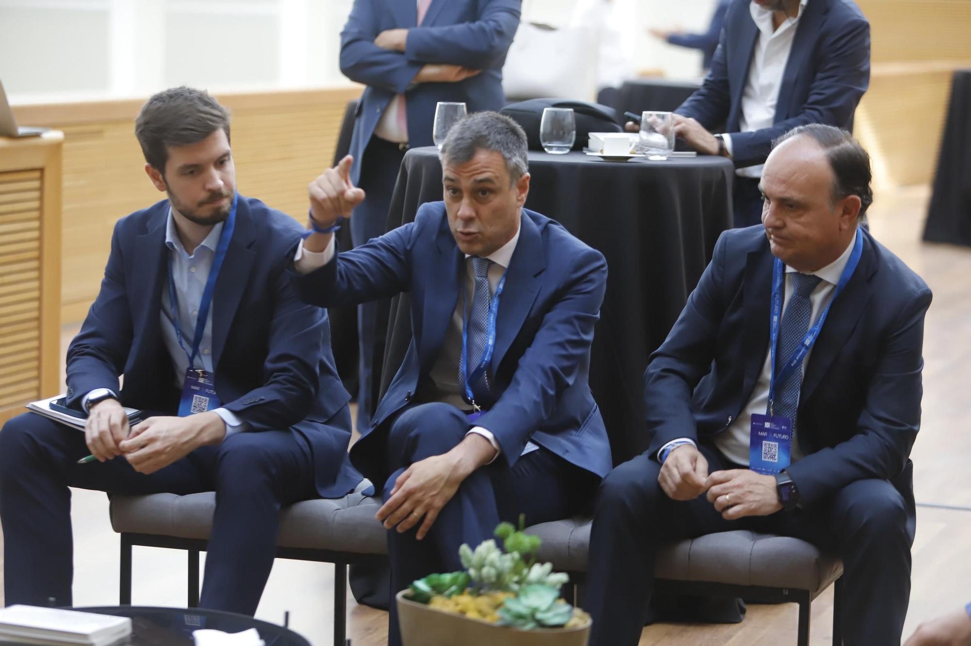 Reunión del president de la Generalitat Valenciana, Carlos Mazón, con startups y empresas en el Foro del Mediterráneo