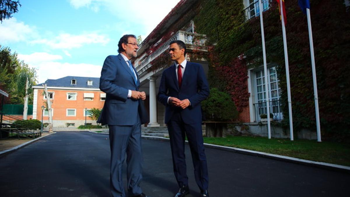 Mariano Rajoy y Pedro Sánchez, en la Moncloa, antes de la reunión que mantuvieron el pasado miércoles.