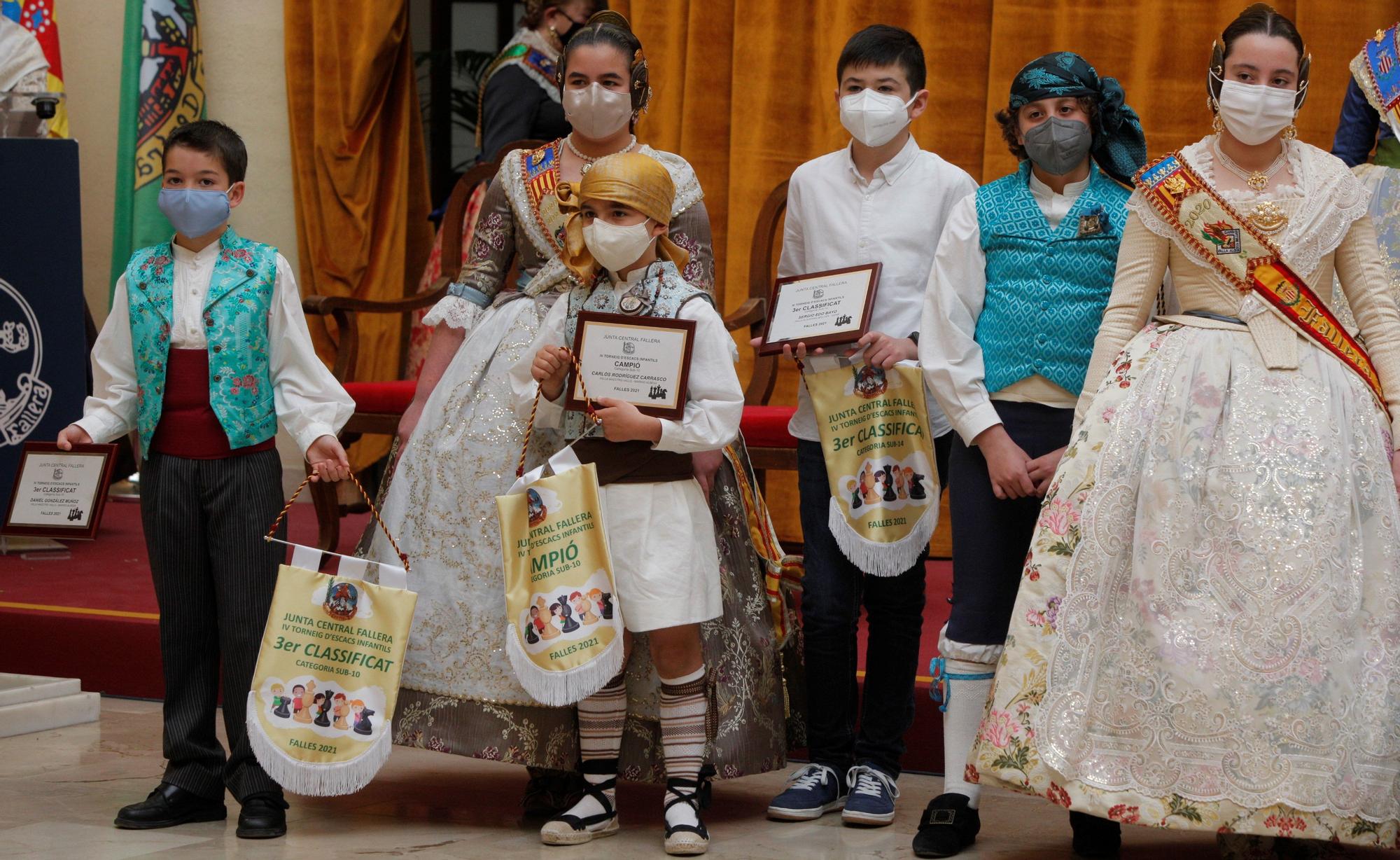 Las fallas infantiles vuelven con los "brillants", fotos y reparto de premios